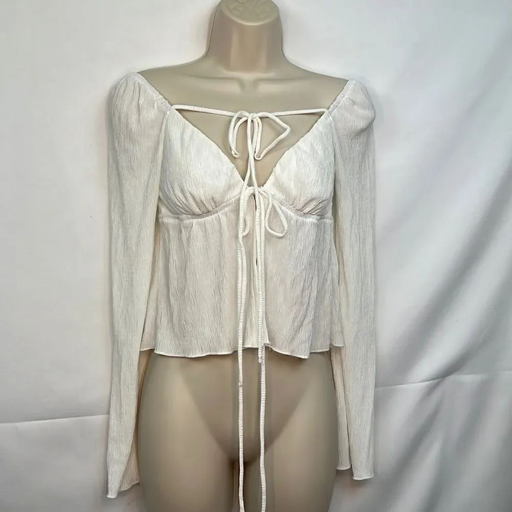 Princess Polly White Crepe tie front top size 4 EUC